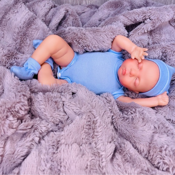 Nwot Mini reborn style doll baby vinyl limbs and cloth body with accessories - Picture 3 of 10